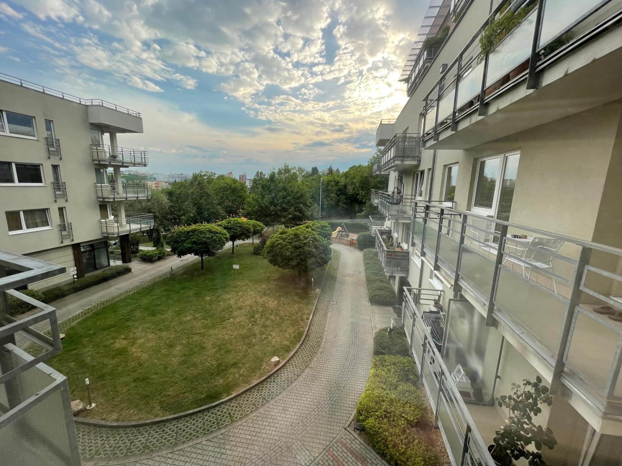 Monfas Apartment Provence In Praga Zewnętrze zdjęcie